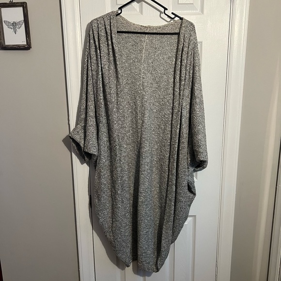 American Apparel Sweaters - American Apparel Heather Grey Shawl | One Size